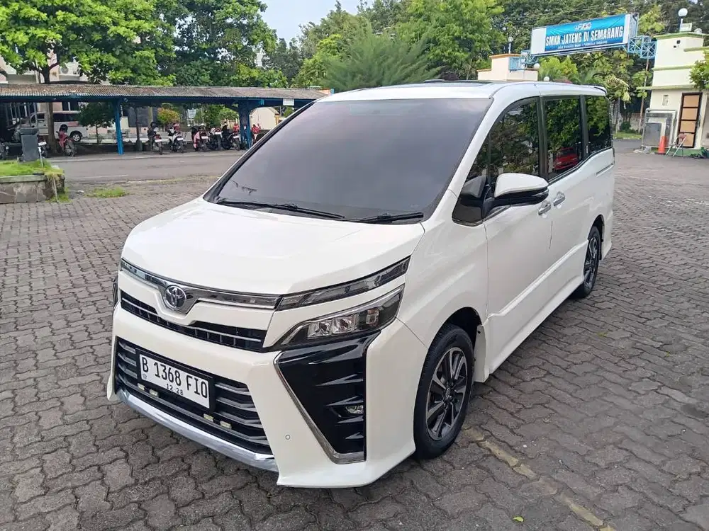 Voxy 2.0 A/T 2018 Mewah Elegan Bagus Terawat Tinggal Pake Ga Ragat