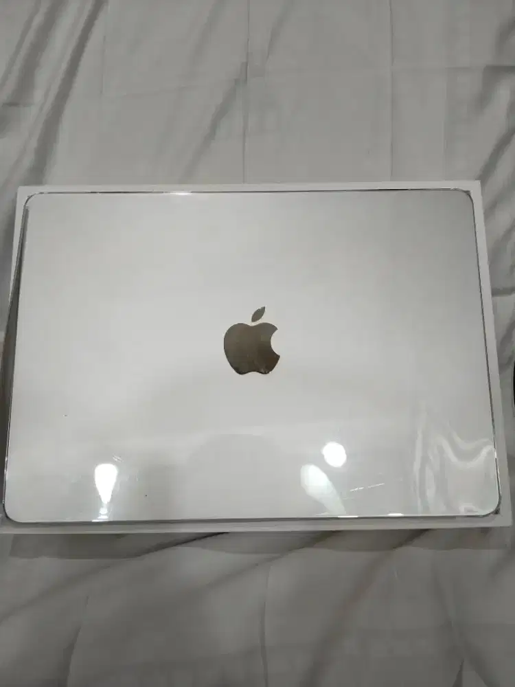 Macbook Air M4 13 inch 16/256GB ibox resmi