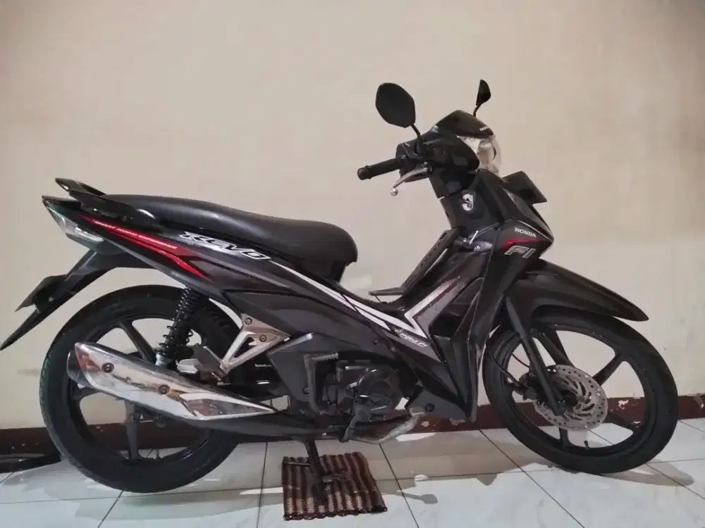 Honda Revo fit warna hitam 2015 velg racing