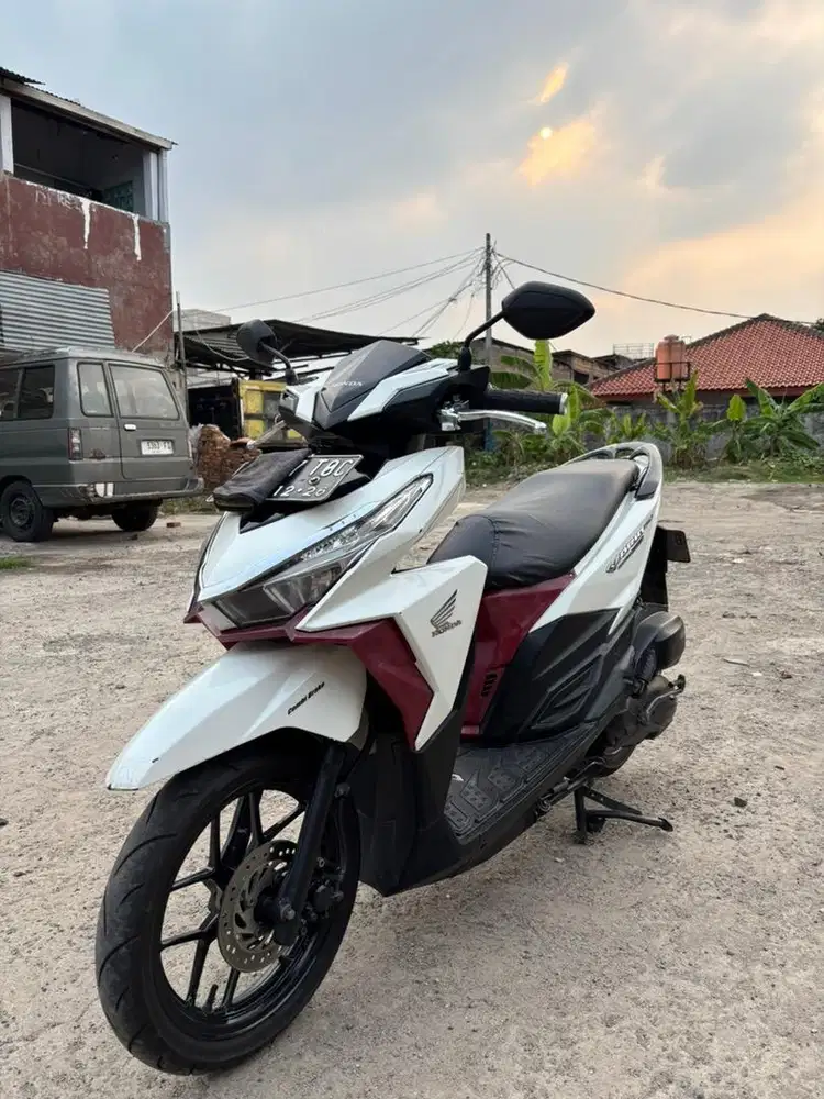 Vario 150 warna Putih Merah