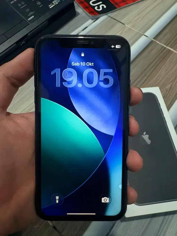 iPhone 11 128GB iBox Hitam – Mulus, Fullset Dus