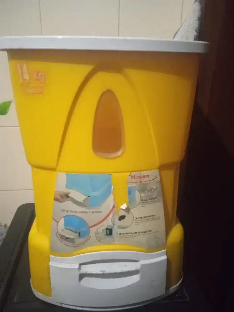 Maspion tempat penyimpanan beras kapasitas 14 kg