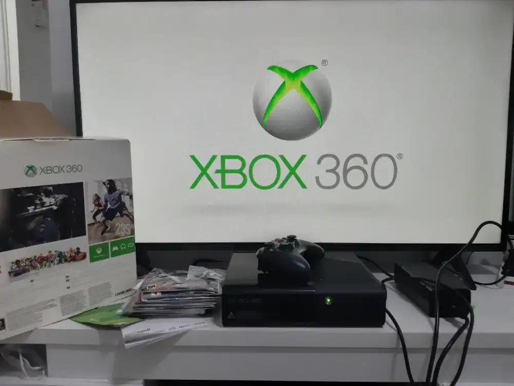 Xbox 360 (+ adapter, 1 stick wireless, kabel HDMI)