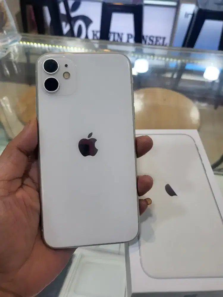IPHONE 11 64GB ALL OPERATOR BH 95% MINUS NOTIF LAYAR