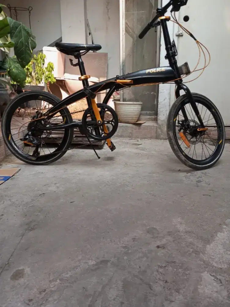 Sepeda lipat police milan