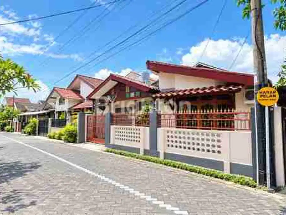 DIJUAL RUMAH SANGAT STRATEGIS DEKAT TERMINAL JOMBOR, DEKAT TOL, DEKAT JCM MALL DI PERUMAHAN JOMBOR BARU