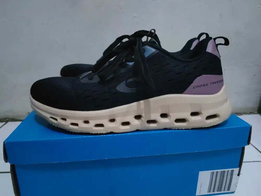 Sepatu Payless cross trekker