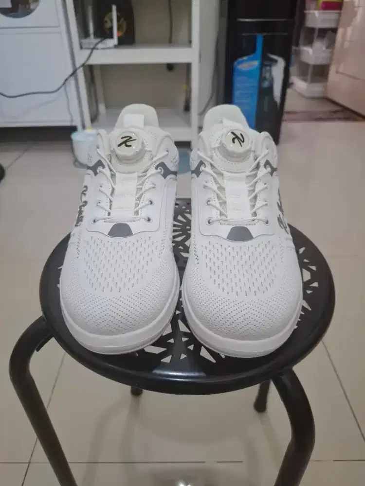 Sepatu kesehatan K - Walk