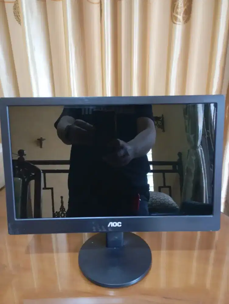 Monitor LED AOC 16inc wide