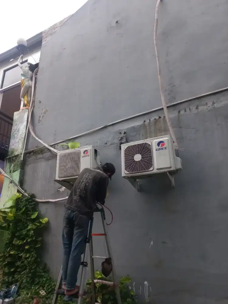 Service ac,bongkar pasang ac,cuci ac,isi freon dll