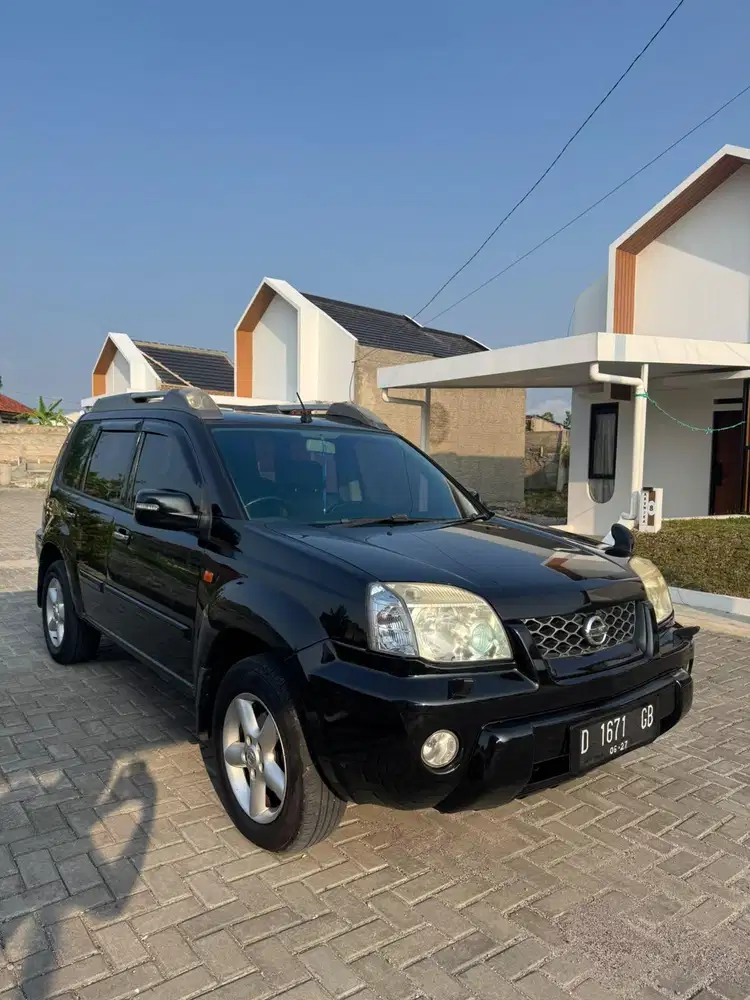 Nissan Xtrail 2005 AT x-trail nik 2004 matic terawat hitam