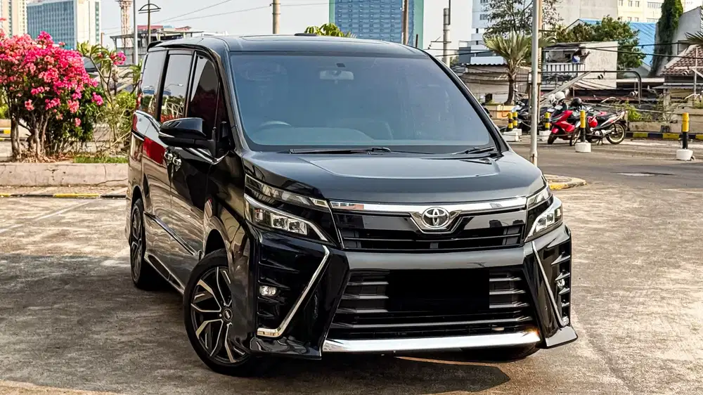 {Low km 65Rb}Toyota Voxy 2.0 AT 2019 Hitam metalik