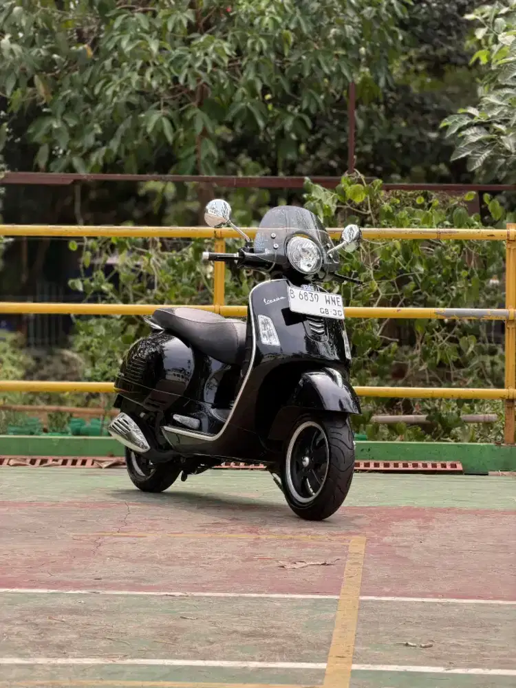 DIJUAL PIAGGIO VESPA GTS 3V 150 THN 2015 PERFECT CONDITION
