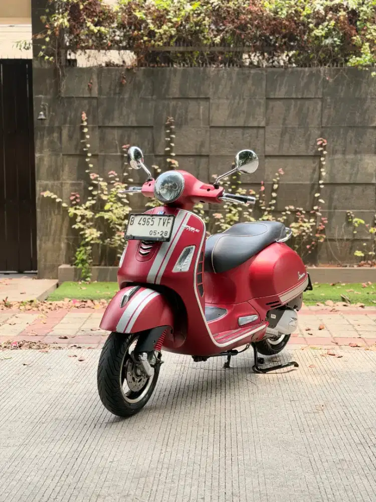 DIJUAL PIAGGIO VESPA GTS 4V 150 IGET ABS THN 2018 PERFECT CONDITION