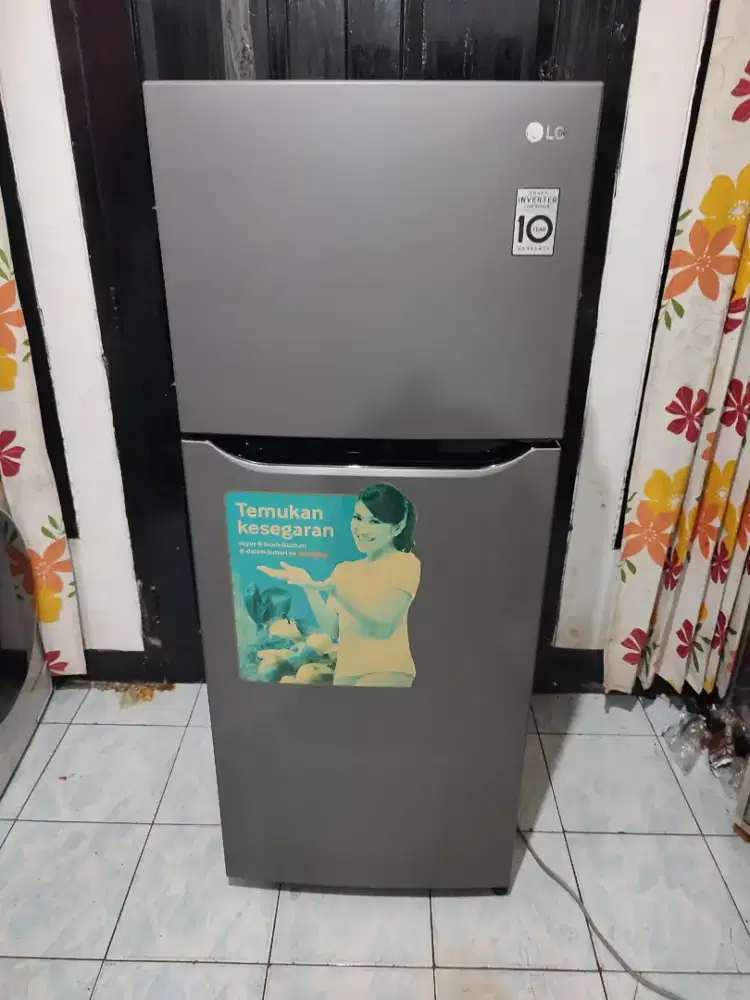Kulkas 2 pintu LG smart inverter