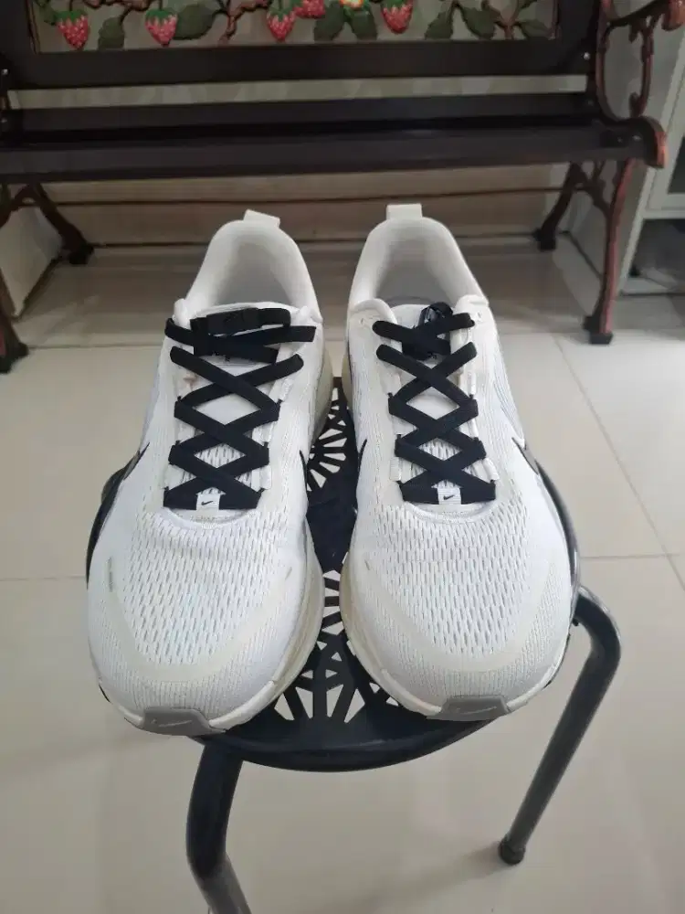 Sepatu Lari Nike Vomero