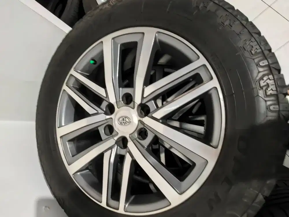 Velg Fortuner ring 20 Include ban Toyo