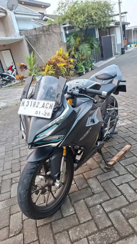 Jual cbr 150 2022 ss stnk bpkb faktur lengkap