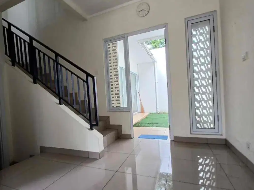 Jual  rumah 
*SUMMARECON CYNTHIA SIAP HUNI*

LT - 90 ( 6 x 15 )
LB - 60
2 lantai
2 Kamar Tidur
2 Kamar Mandi
Kosongan
Hadap Selatan
IPL 680rb/bln
Extra space Ruang makan
1 Carport
Listrik 2200 watt
Air abudemen dr Summarecon 

*Hrg jual 1,6 M*