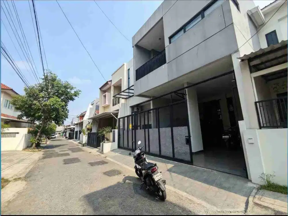 Rumah Dijual di Rawamangun Jakarta Timur 2,5 Lantai, LT 135 m², LB 337 m²