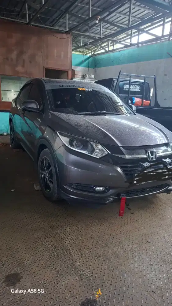 Jual mobil hrv manual 2015
