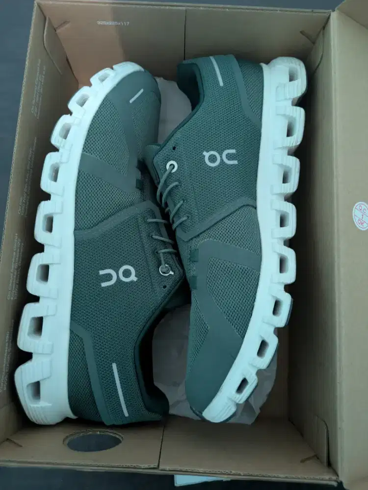 Sepatu on cloud ori