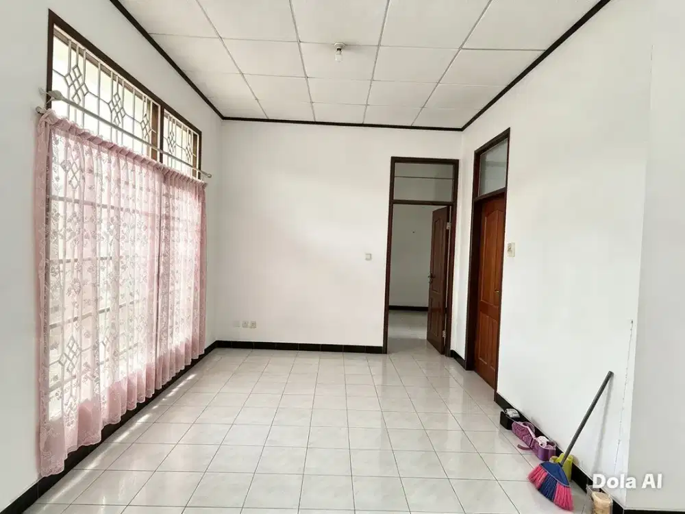 Kontrak rumah akses jalan besar 2 mobil di sarijadi, bdg utara nyaman murah nego