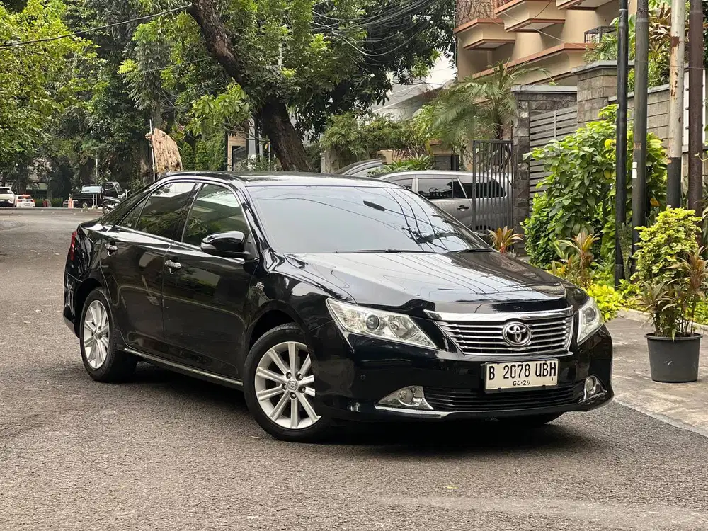 TOYOTA CAMRY V 2.5 AT 2014