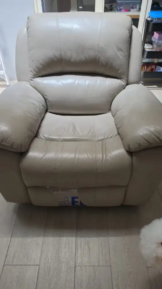 Kursi Goyang Informa Cheers Sofa Single Kulit Second Like a New