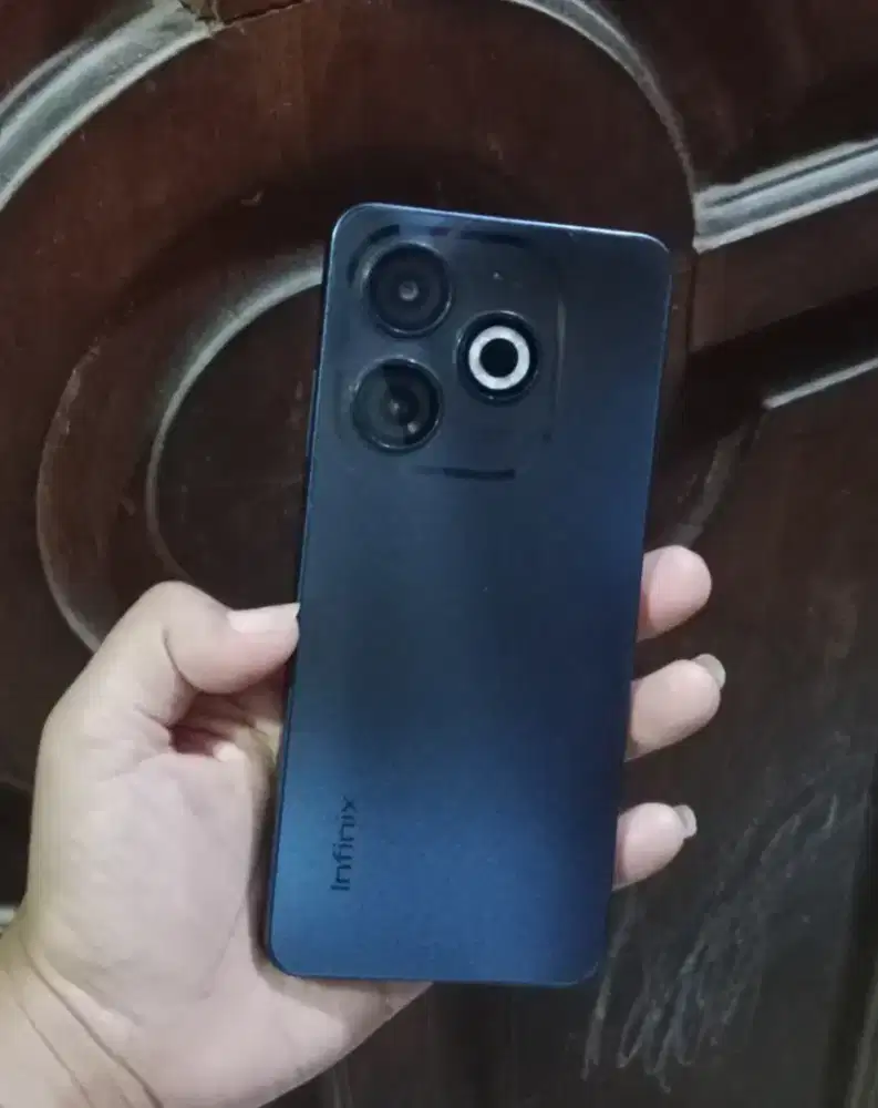 Infinix Smart 8 ram 4+8/128 mulus.