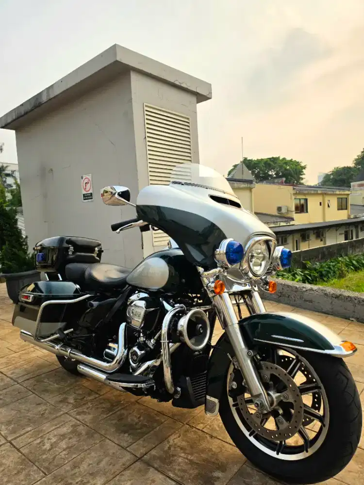 Harley Davidson Electra Police Tahun 2019 (FLHTP) Palm Beach Edition
