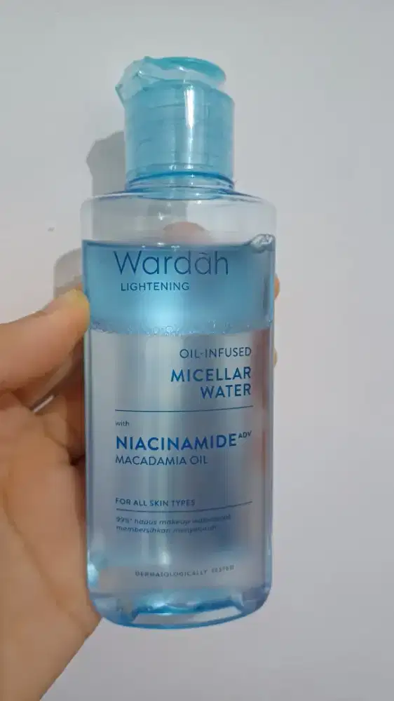 Wardah Lightening Oil-Infused Micellar Water