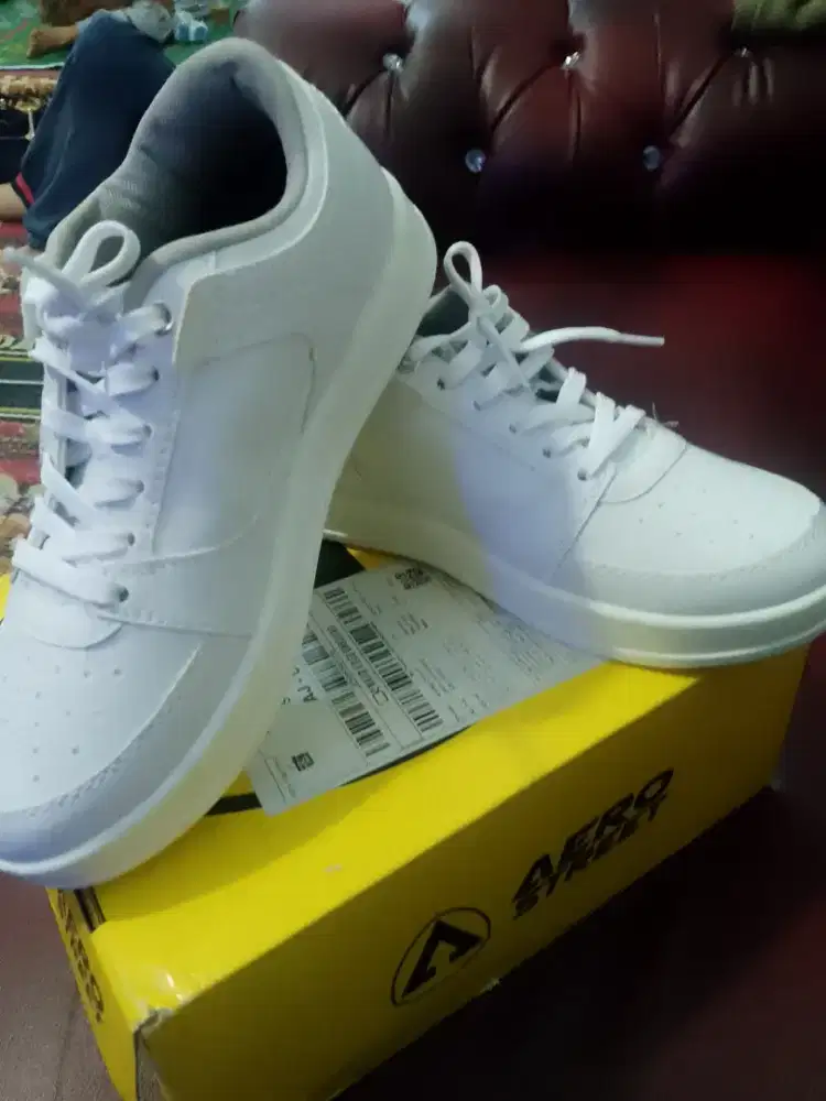 Sepatu ORI AERO ,lengkap barcode dan kardus ,edisi kekecilan