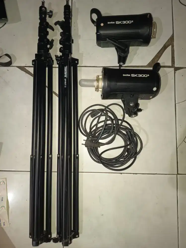 Paket Lampu Studio Godox SK300II Sepasang + 2 Light Stand Takara