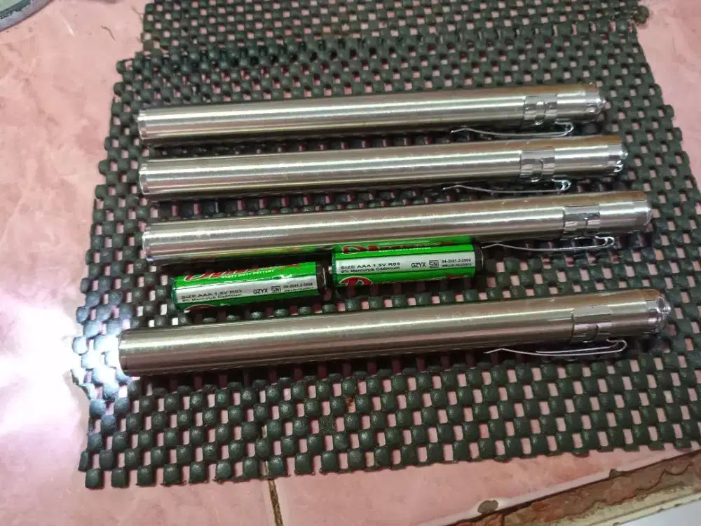 Senter LED fokus untuk menerawang telur