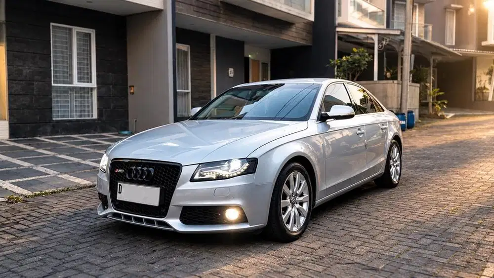 Audi A4 2011 Silver on Black-Low Km, RS4 look, total refreshment