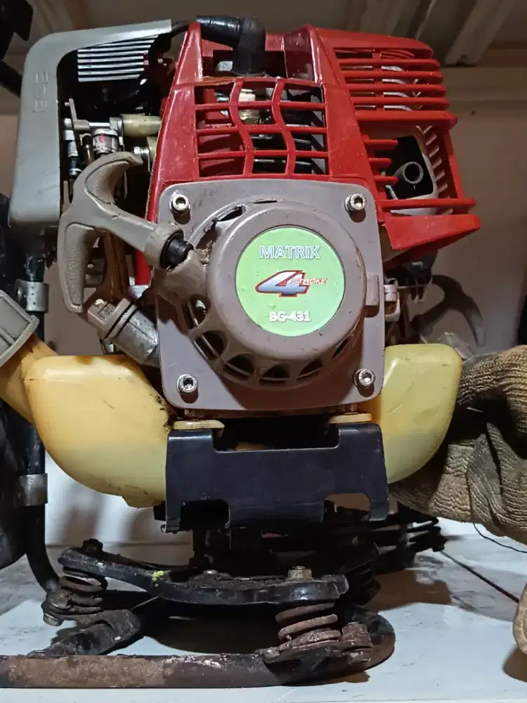 MESIN PEMOTONG RUMPUT 4-tak (4-stroke) Merk MATRIX