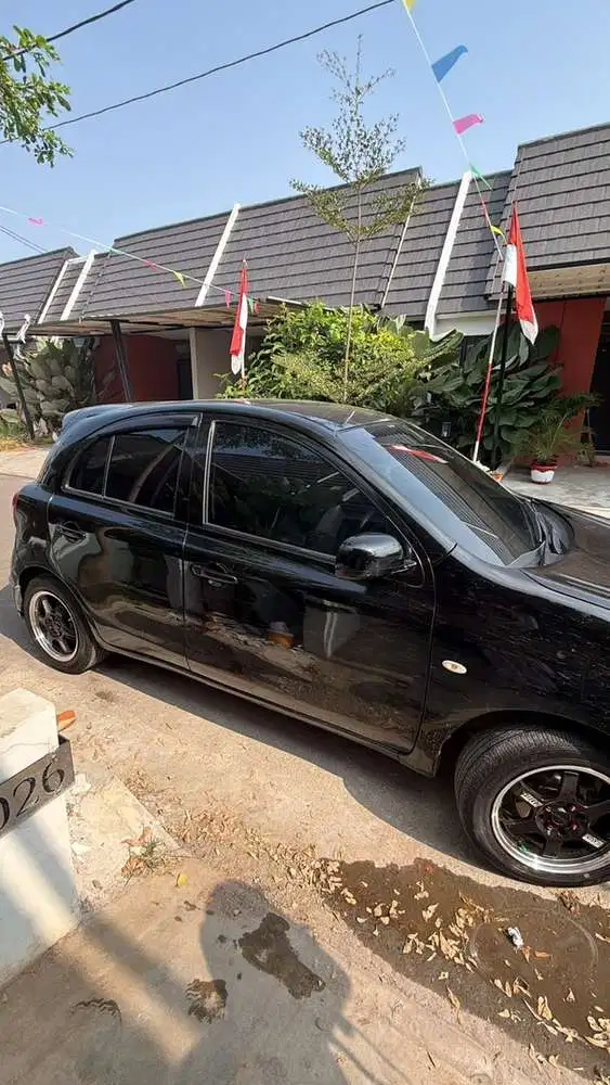 Nissan March 2011 Bensin