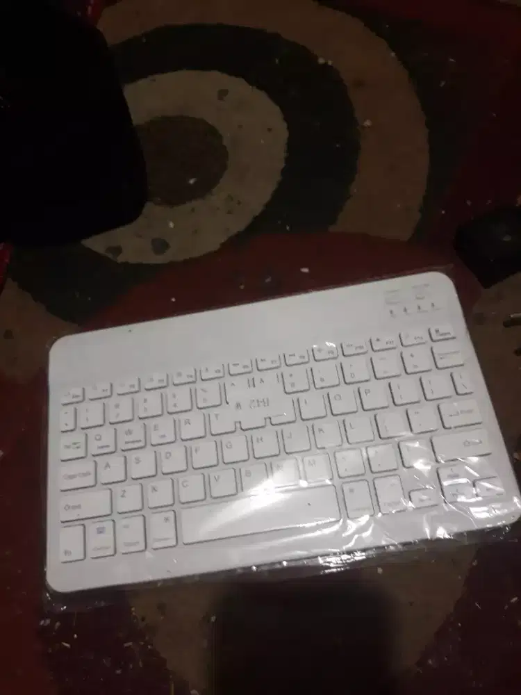 Keyboard bluetooth