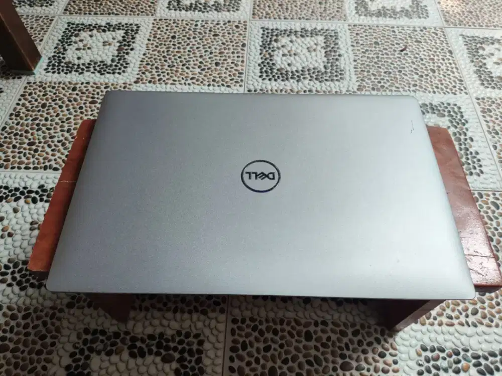 Laptop Dell 5420
Core i5-1145G7
Vga intel irie Xe graphics
Ram 16gb