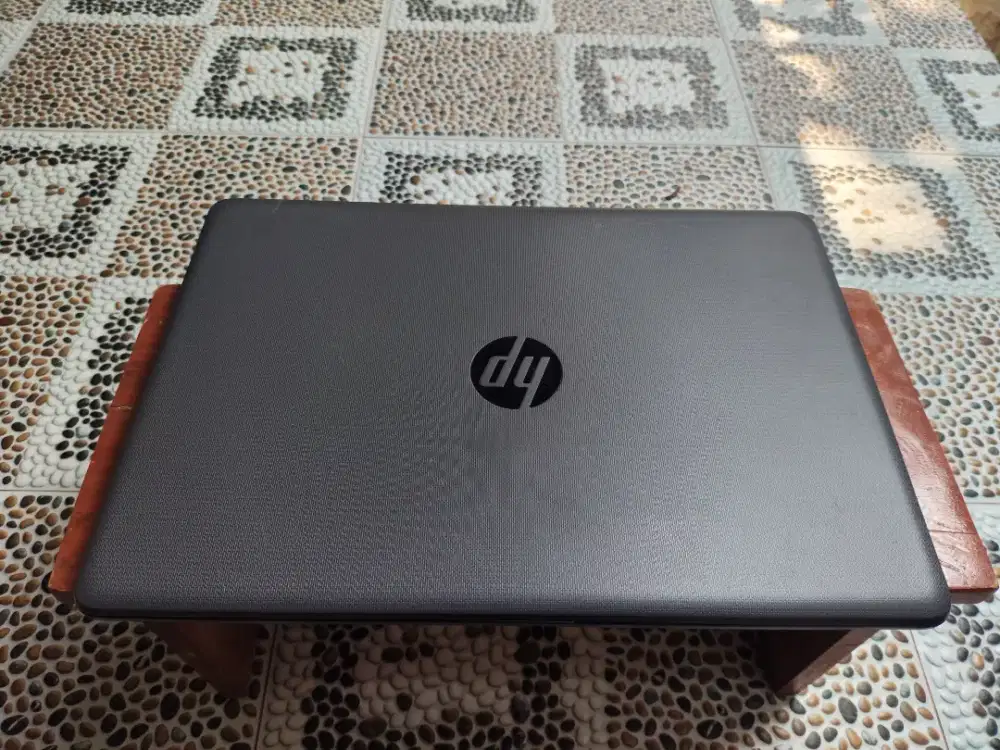 Hp 240 G7
Core i3-8130U gen 8th
Vga intel UHD graphics
Ram 8GB ddr4
