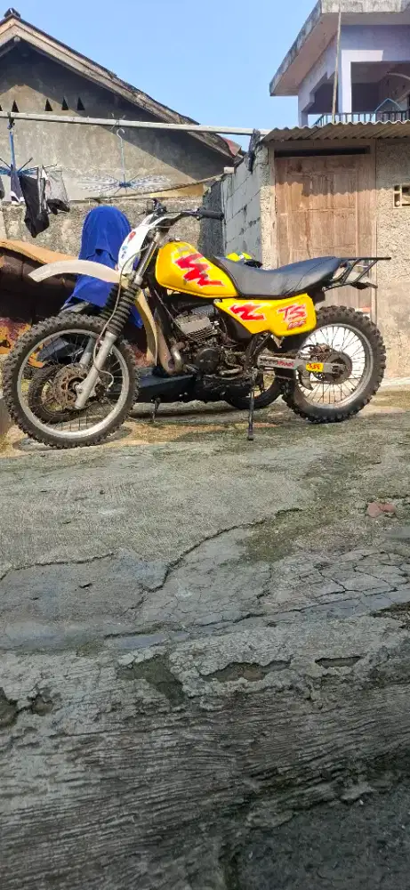 Suzuki ts 125 kumplit plat b bekasi