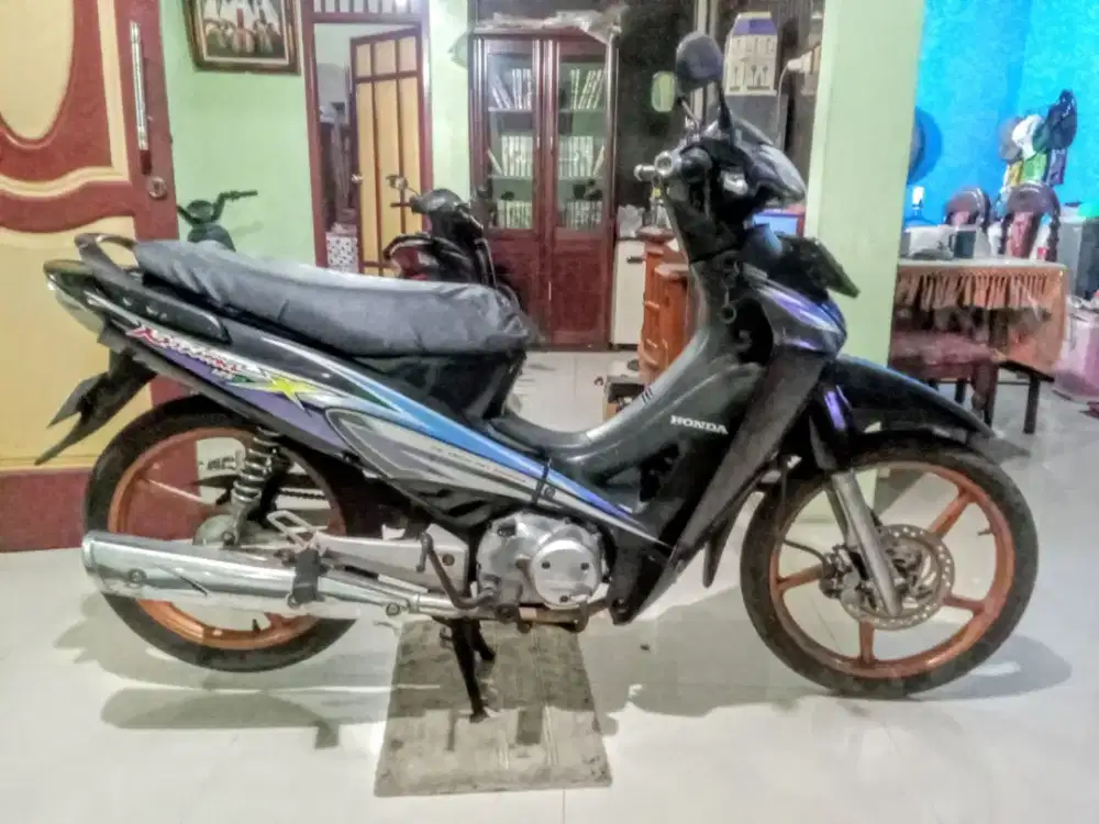 Dijual Honda kharisma x 125 thn 2006 mulus komplit pajak panjang DKI