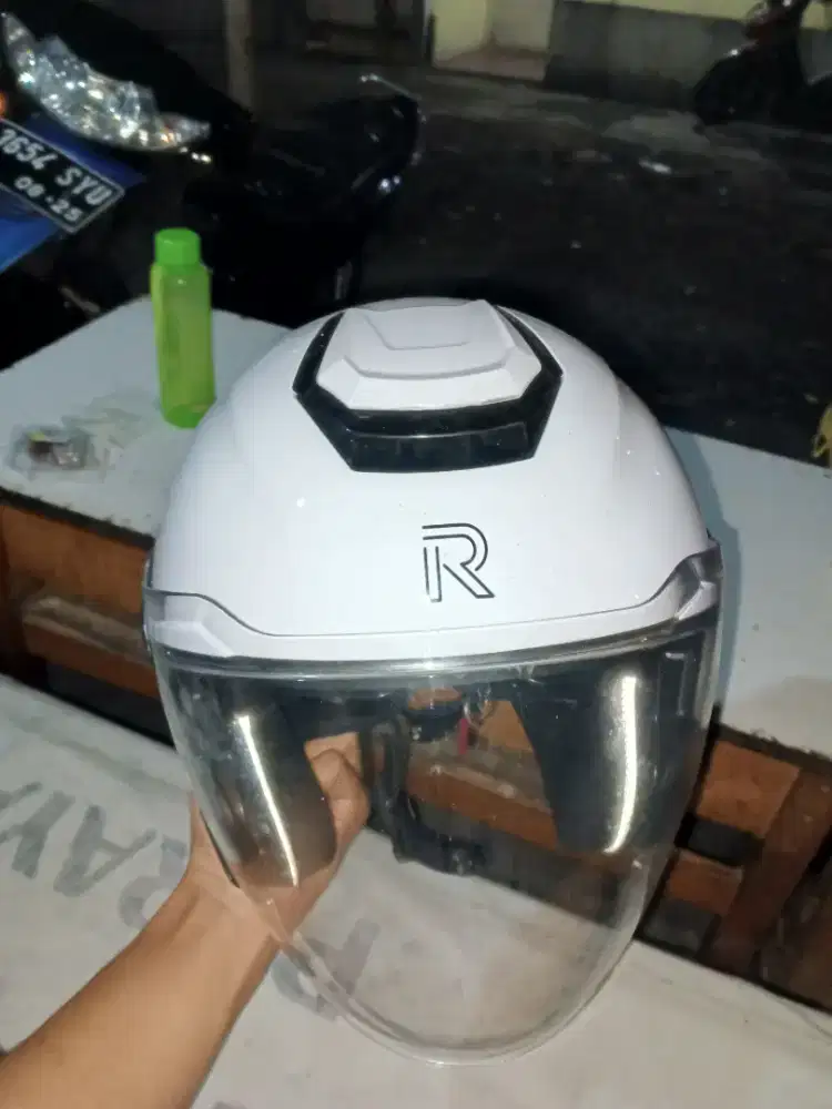 R_six revolt-x  pitih