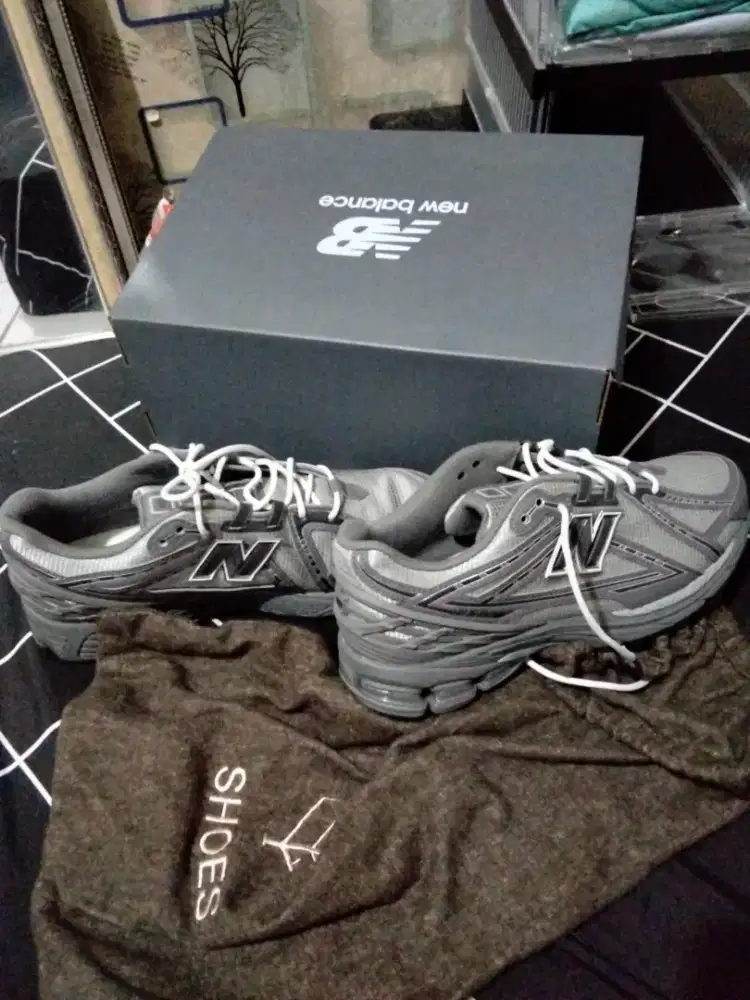 NEW BALANCE 1906R GREY