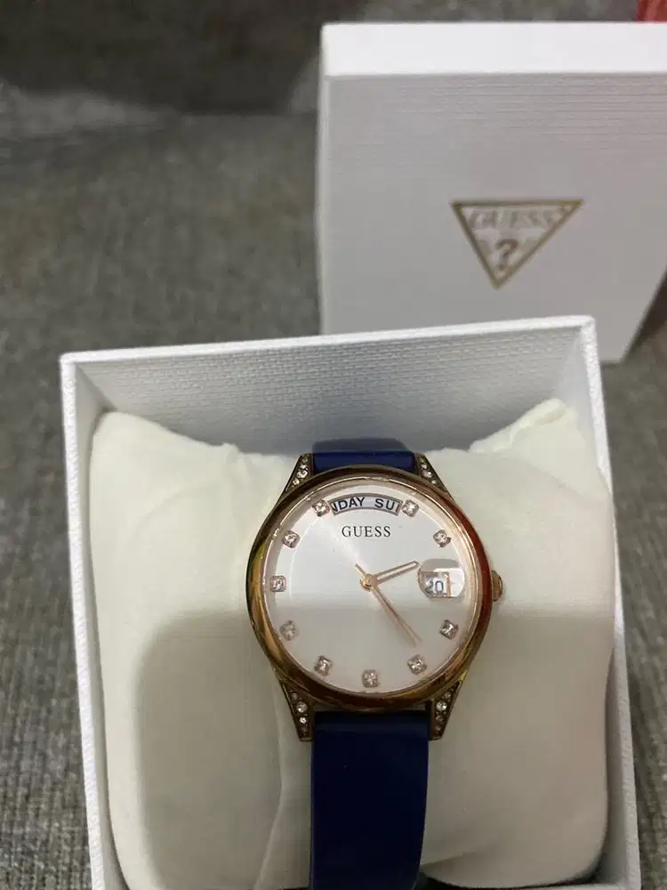 GUESS WATCH WOMEN FULLSET WITH BOX