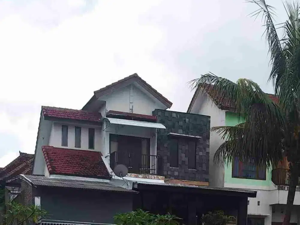 rumah 2 lt dalam perumahan graha dewata joyo agung merjosari malang kota hanya 10 menit ke kampus UB Brawijaya