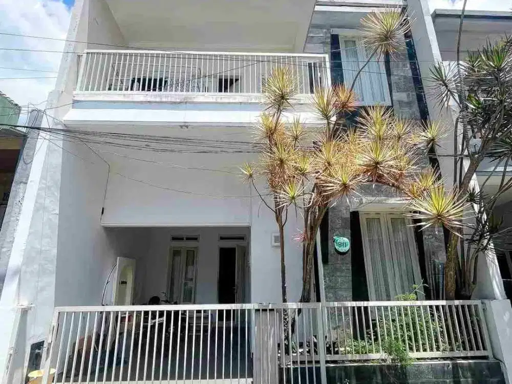 villa murah 2 lt BU segera bulan ini harus laku bonus furniture di bawah alun alun kota batu kondisi bagus dan siap huni