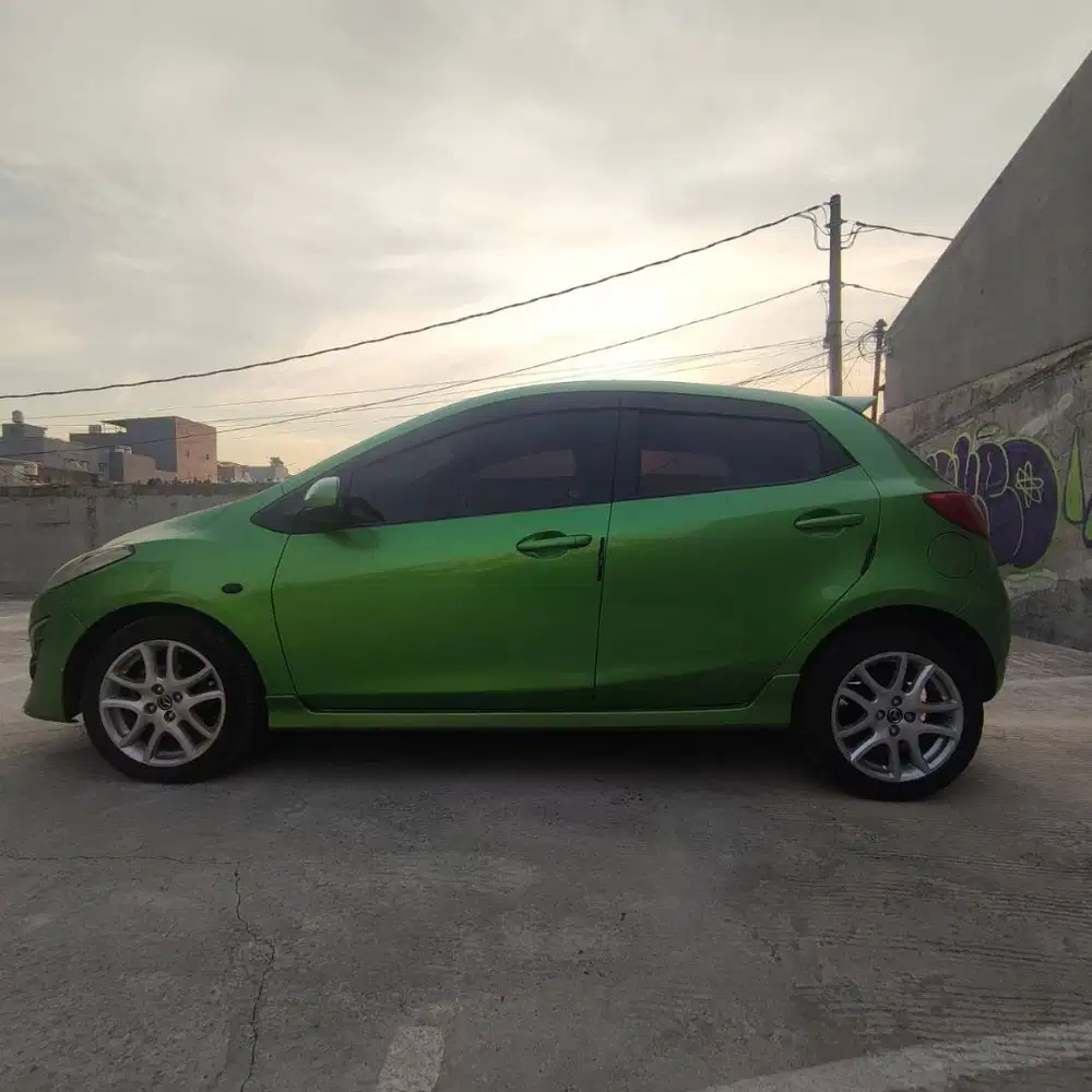 Dijual Mazda 2  (2010)