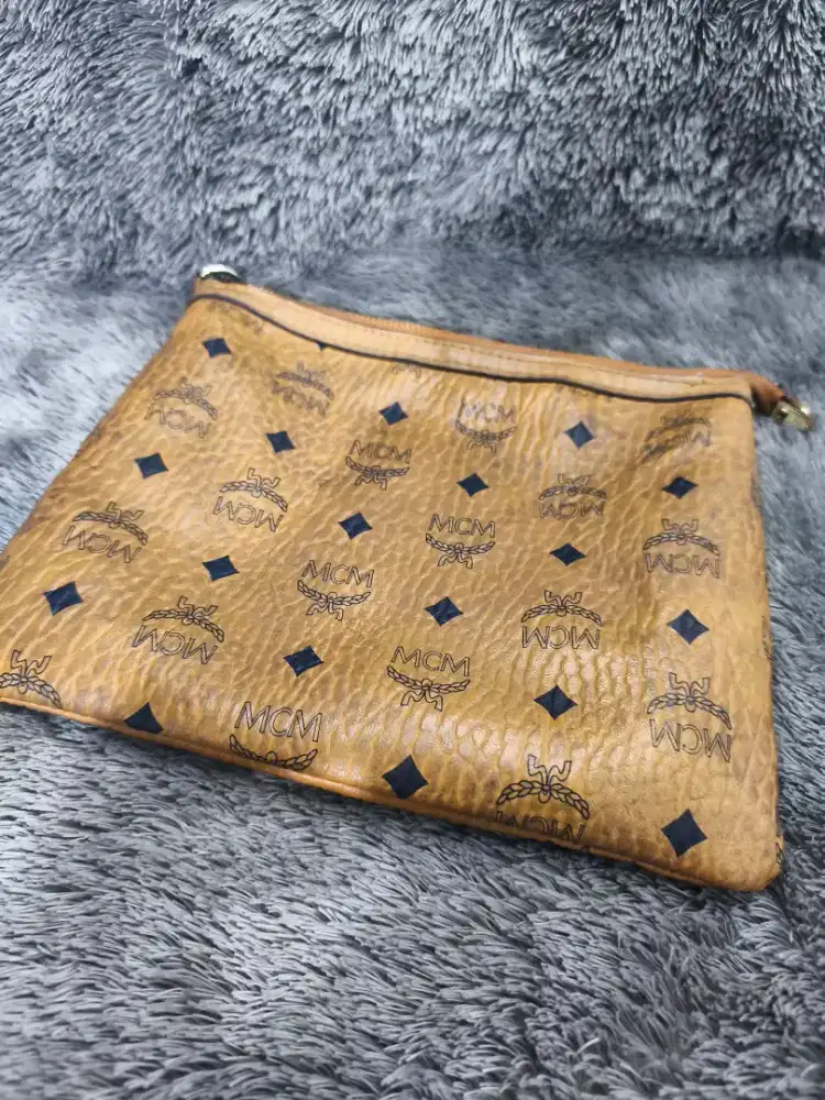 Mcm clutch leather